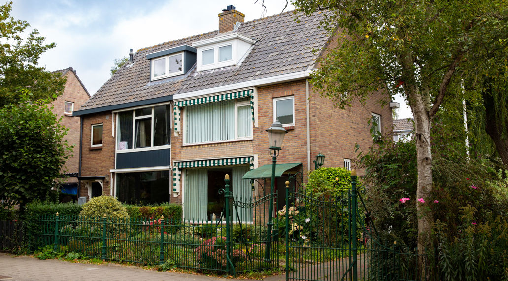 Twee onder een kap woning uit de jaren 60.