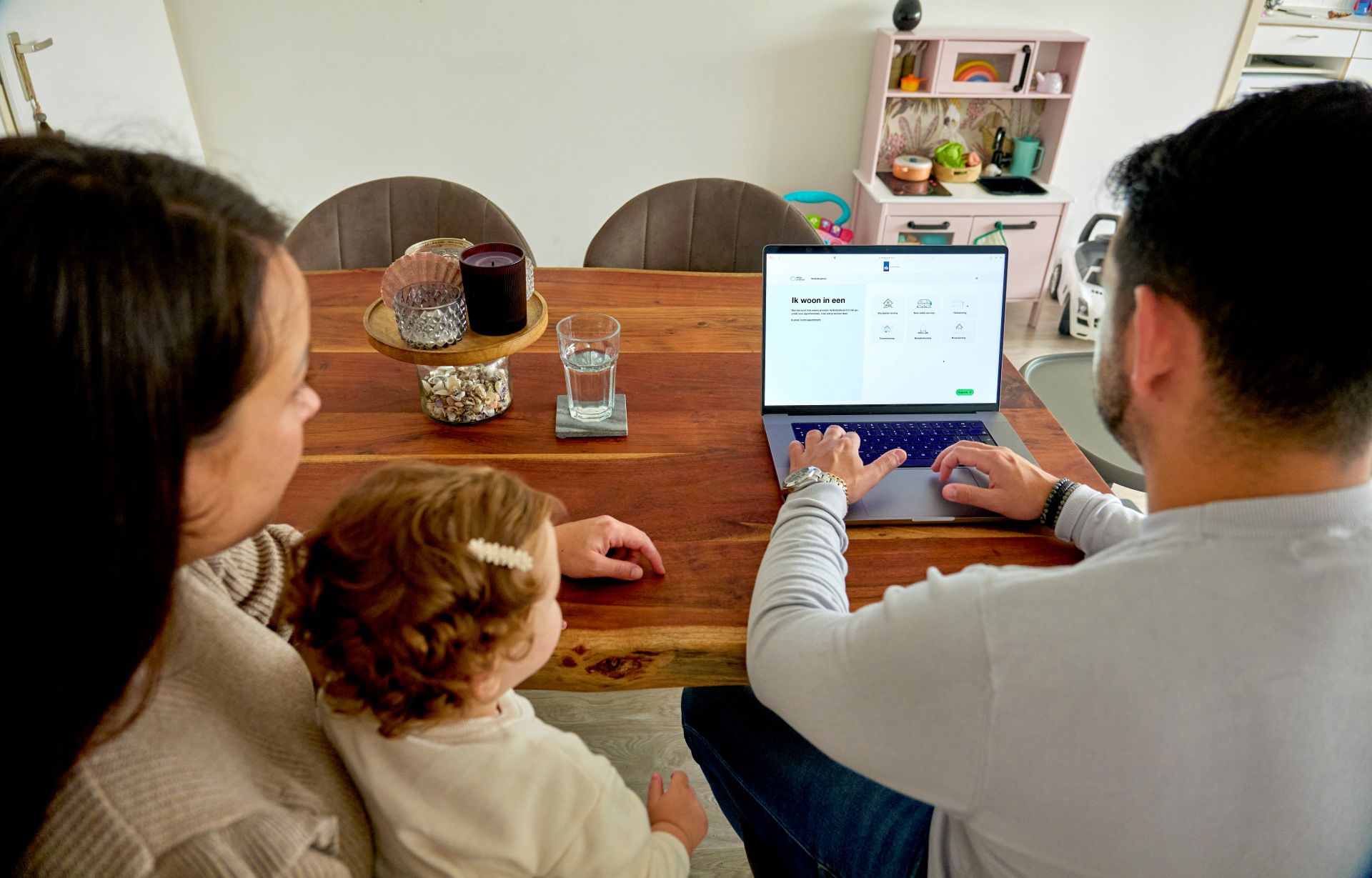 Een stel doet de Verbetercheck op Verbeterjehuis.nl